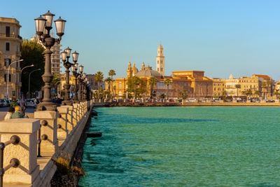 Bari en train touristique et visite à pied